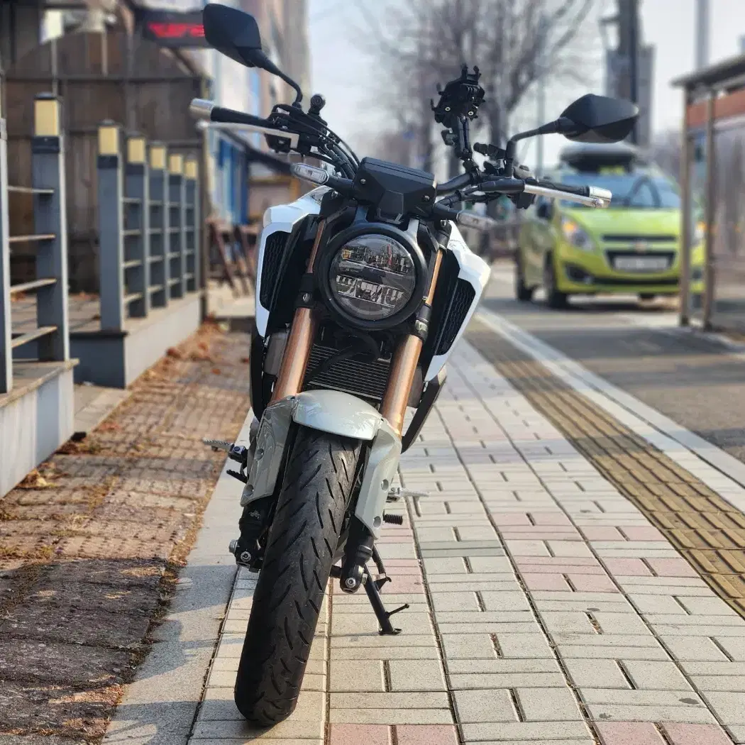 2022년식 혼다 CB125 2채널블랙박스 입문용 저렴하게 판매합니다.