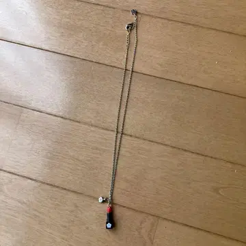 립스틱 모티브 목걸이
