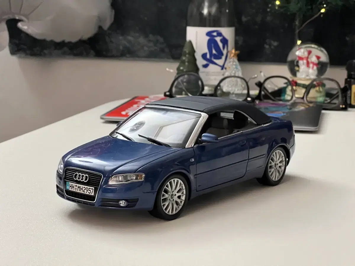 1:18 / Mini Champ / Audi A4 Cabriolet Dealer Version