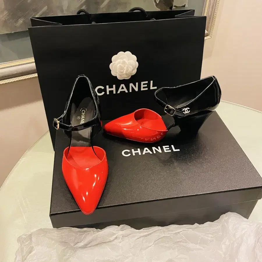 CHANEL 샤넬 레드/블랙 페이턴트 레더 메리 제인 웨지 펌프스