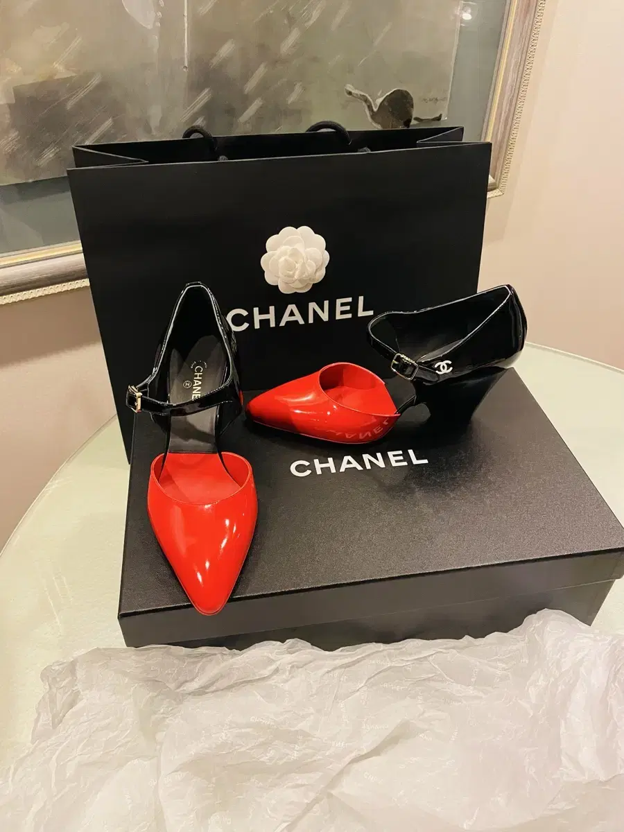 CHANEL 샤넬 레드/블랙 페이턴트 레더 메리 제인 웨지 펌프스