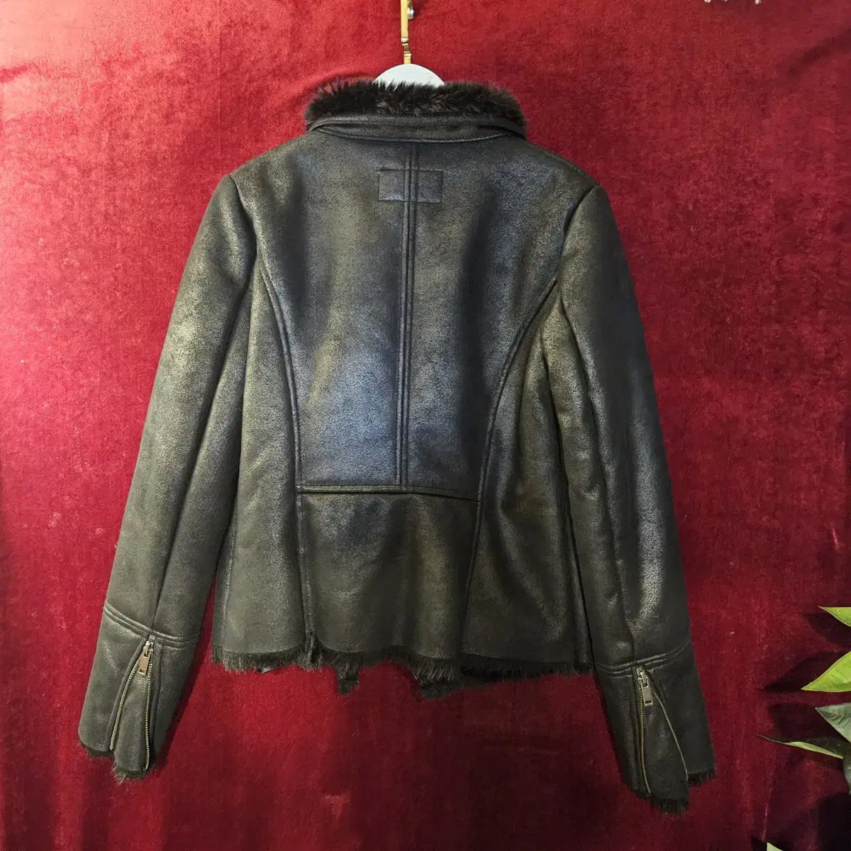 (매장)바나나리퍼블릭 FAUX FUR  슬림 무스탕 44-55 size