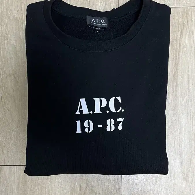 APC 아페쎄 로고 맨투맨