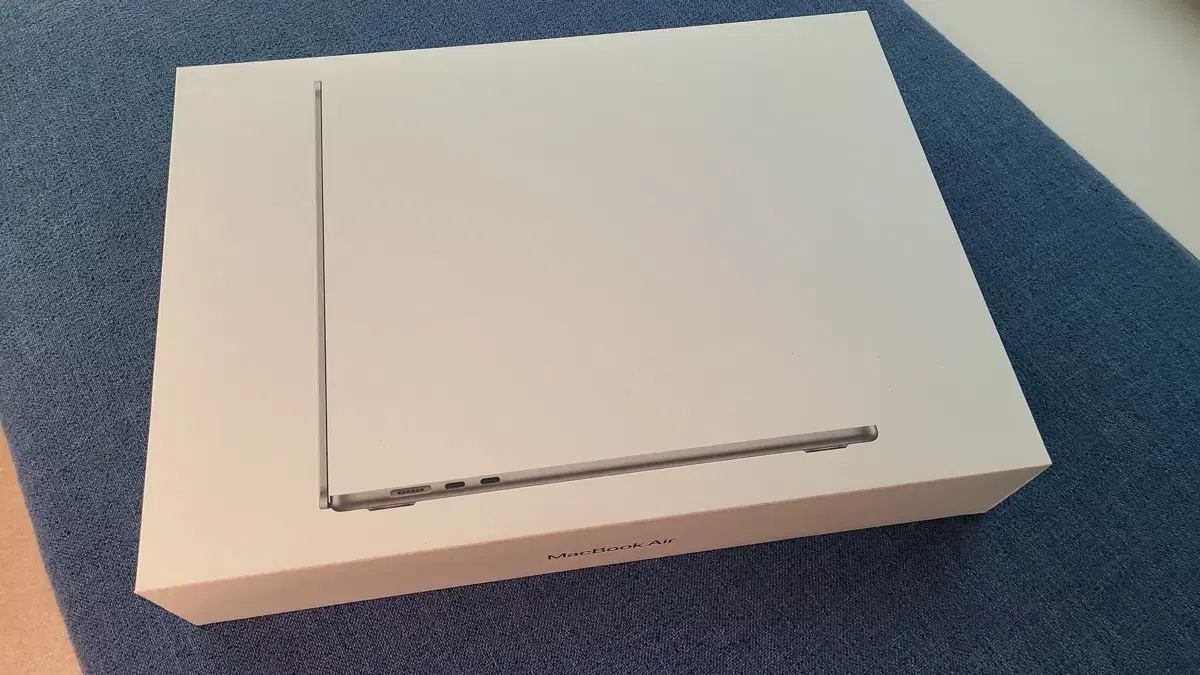 MacBook Air 15-inch Model (M3 Chip) Silver 256GB Unsealed