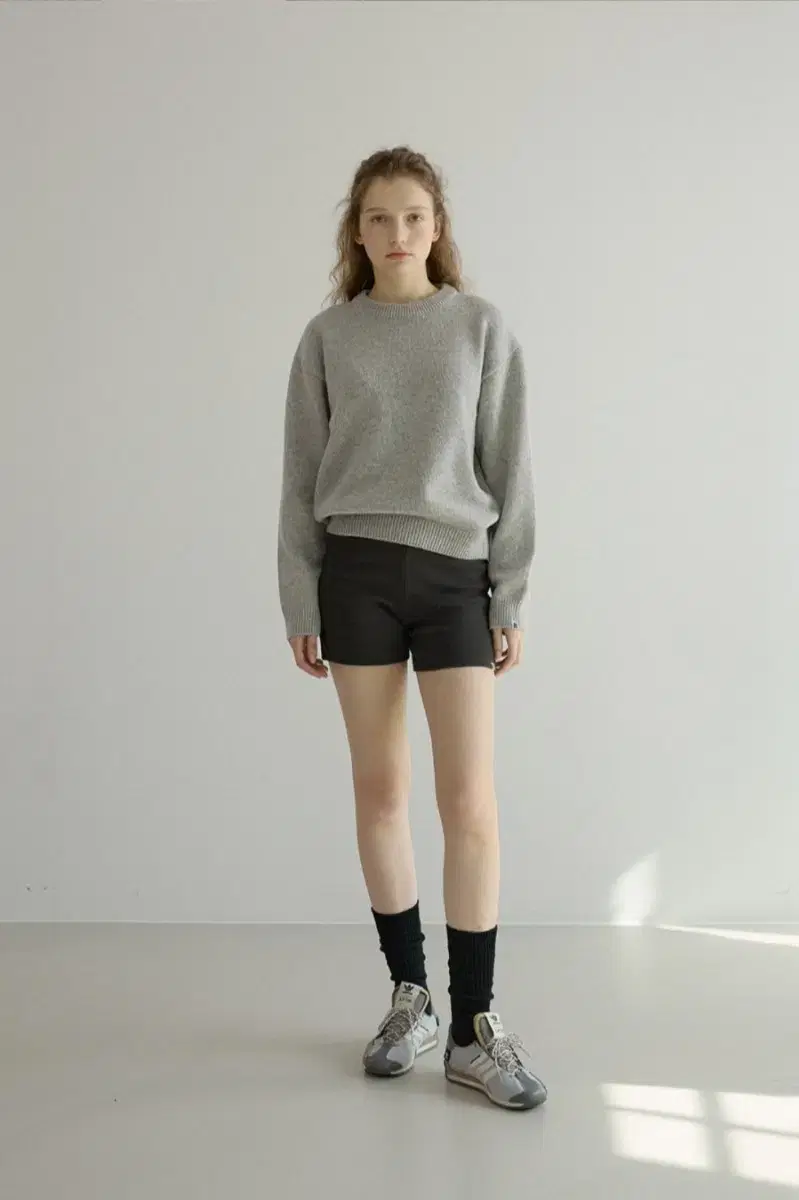 썸웨어버터 essential wool round knit 그레이,네이비