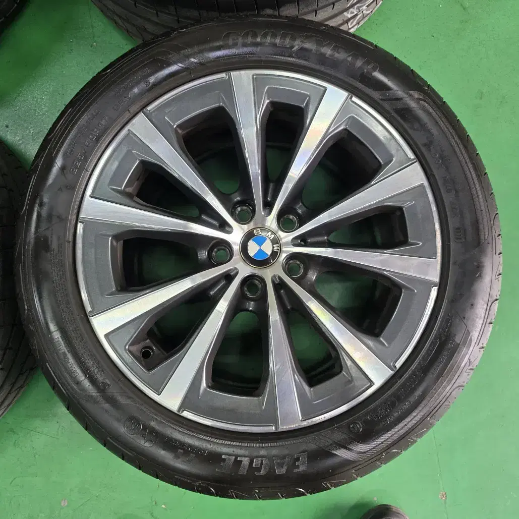 BMW G20 3시리즈 순정 17인치 중고휠타이어