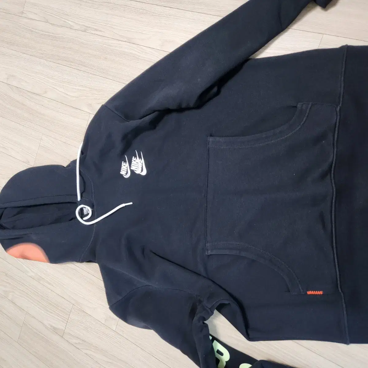 Nike worldtour hoodie size 105