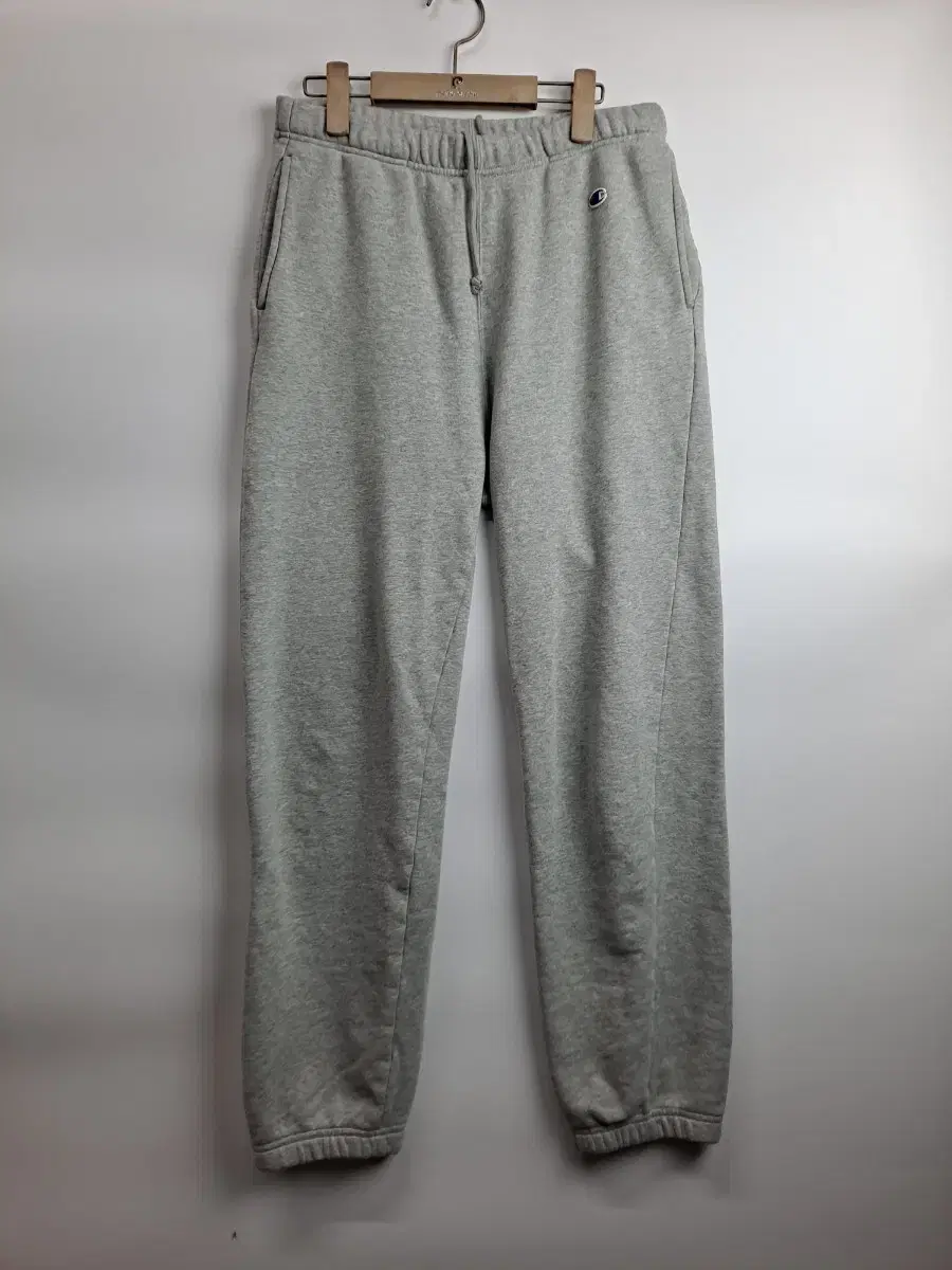 (L) Champion Training Jogger