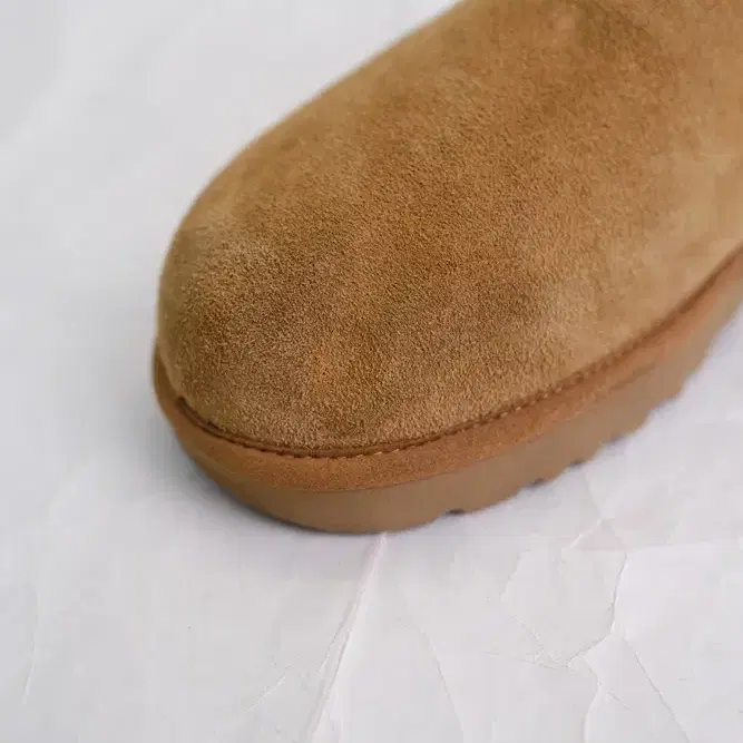 UGG 비즈 클래식 부츠