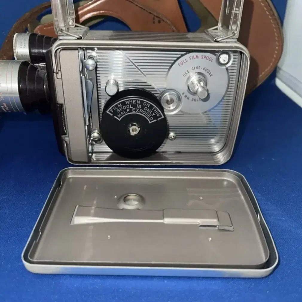 앤틱/빈티지 코닥 Kodak Brownie 8mm 무비카메라와 가죽케이스