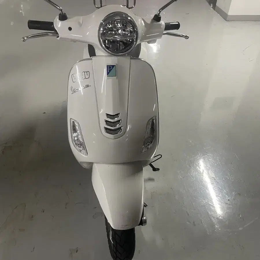 베스파 LX125 ABS 24년식 화이트 팝니다