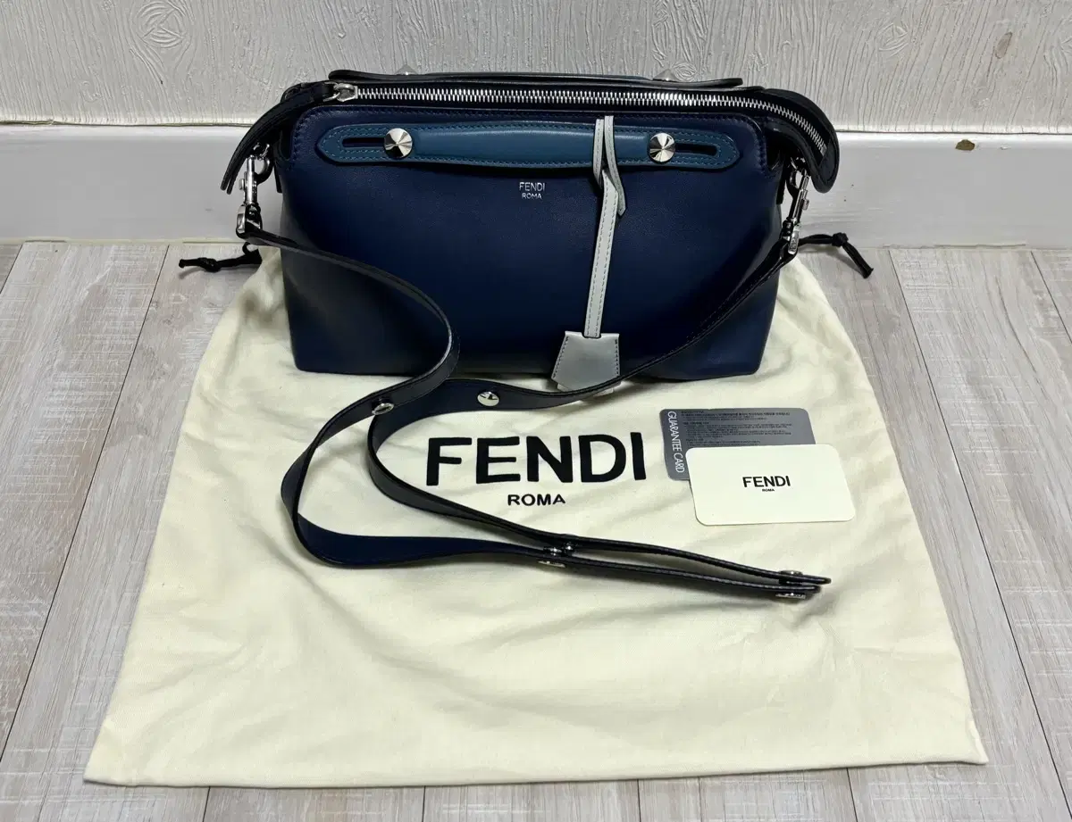 Fendi 펜디 바이더웨이 미듐 한정판 믹스 4컬러 네이비