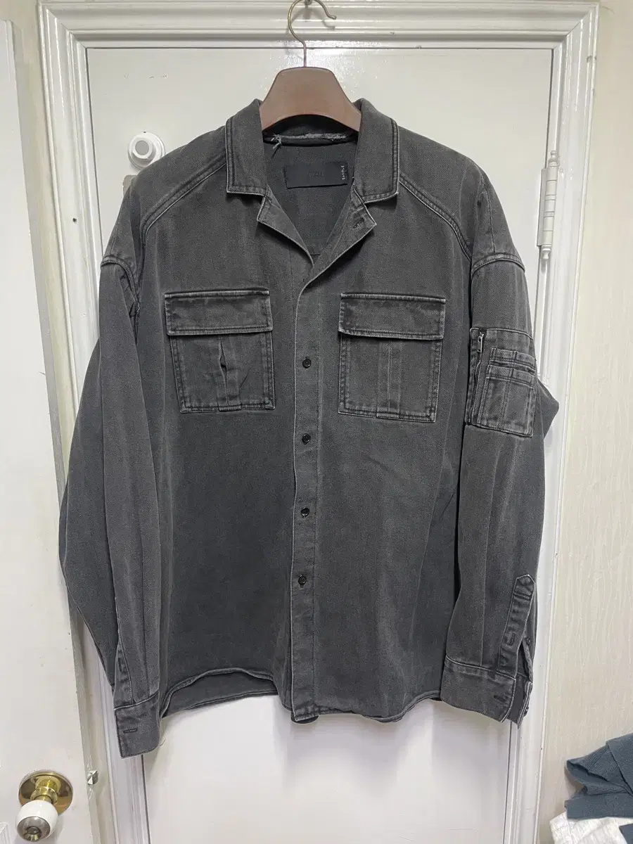 Junge Sample Oversized Two-Pocket Denim Shirt Black