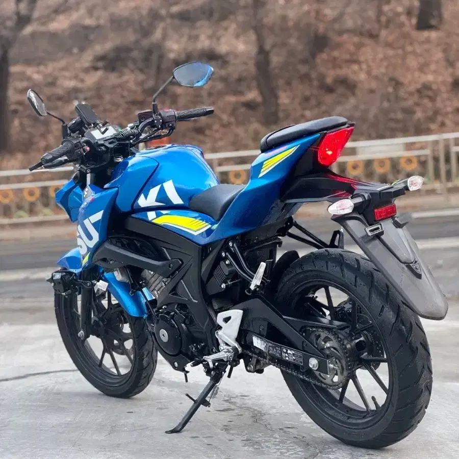 스즈키 gsxs125 18년식 7천키로대 저렴히 판매합니다