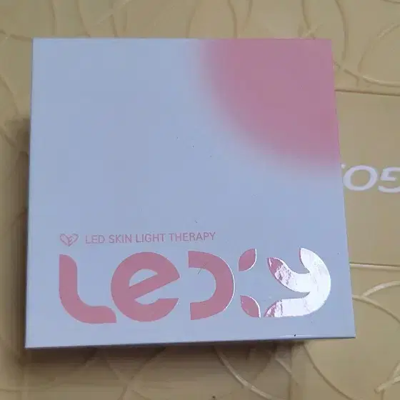 레이디 (LEDi:Y)LEDi:Y의 630nm 파장의 LED피부디바이스