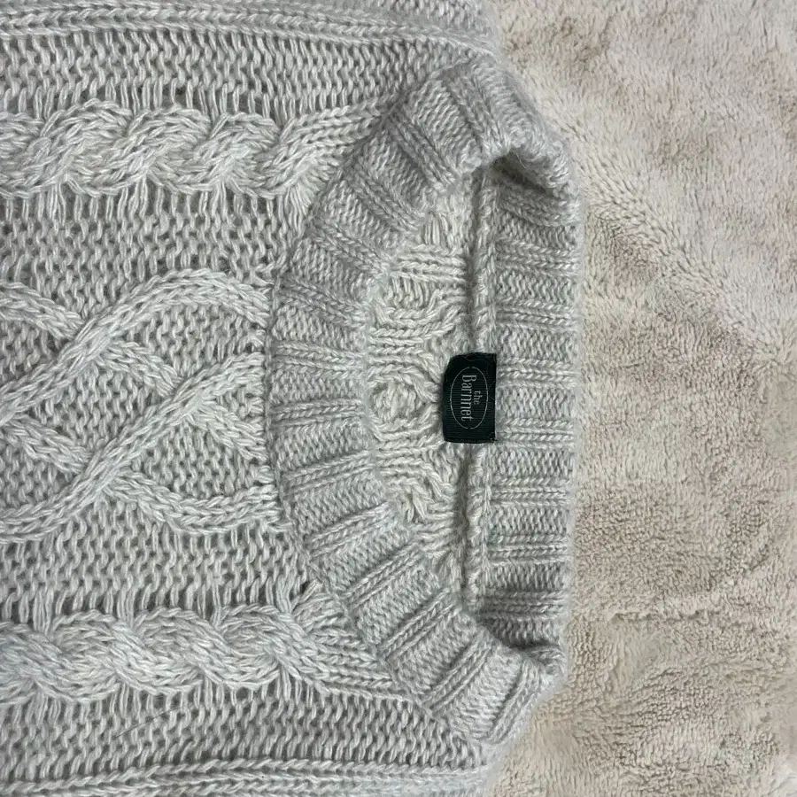 더바넷 Ivory Tots Cable Knit Sweater