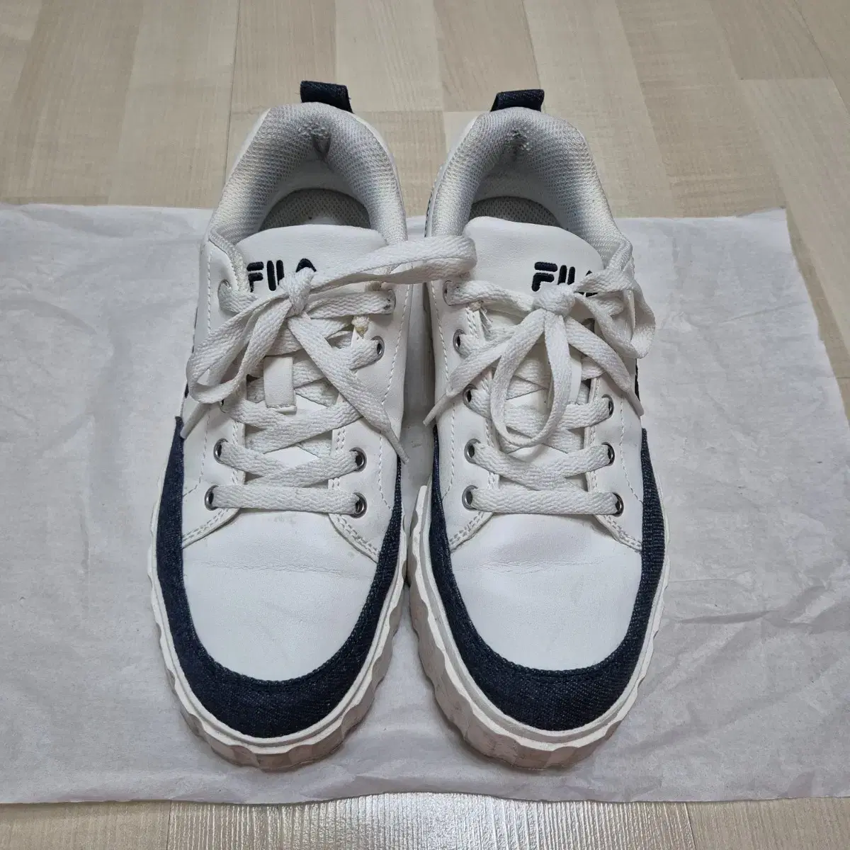 FILA 휠라 샌드 블라스트 로우 운동화 240