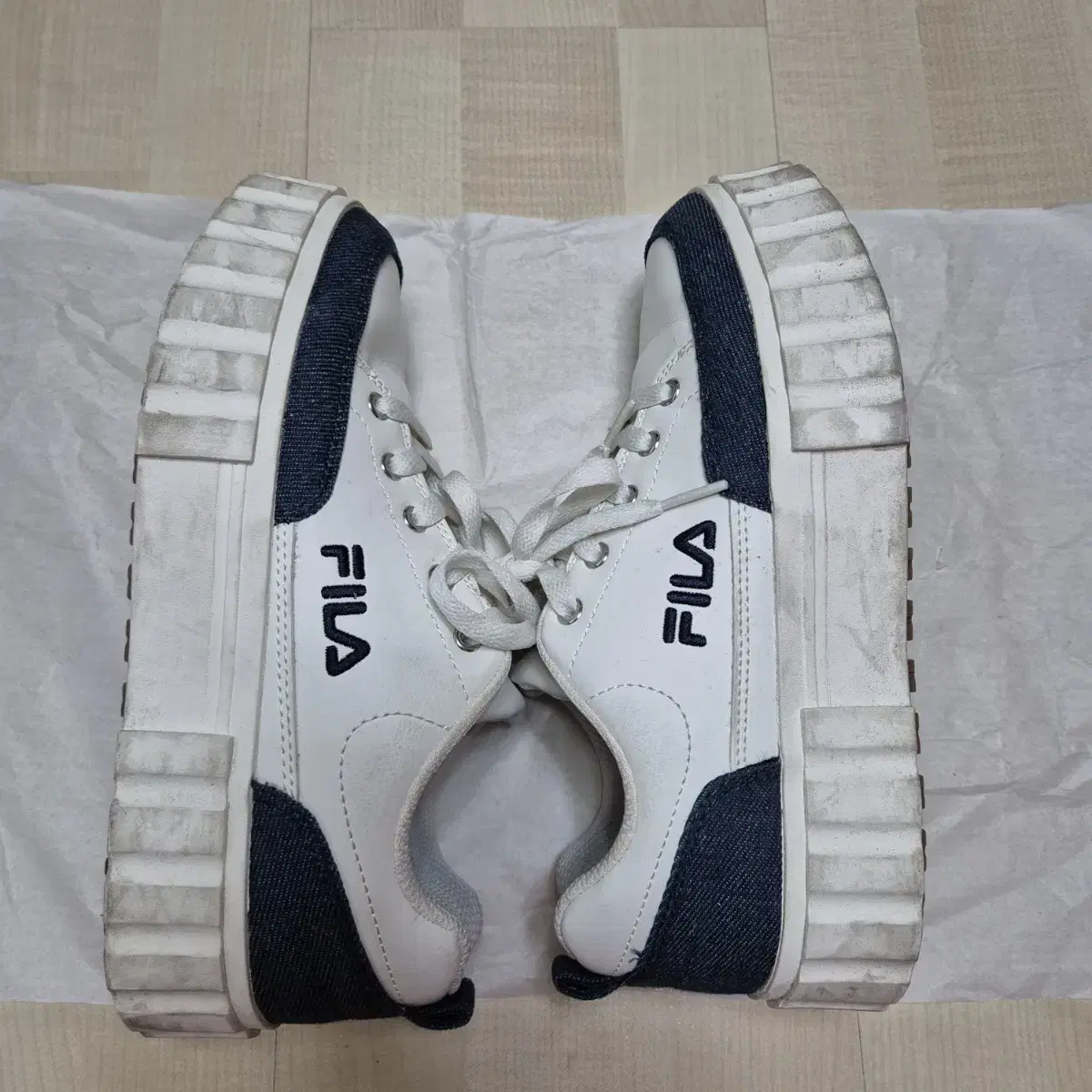 FILA 휠라 샌드 블라스트 로우 운동화 240