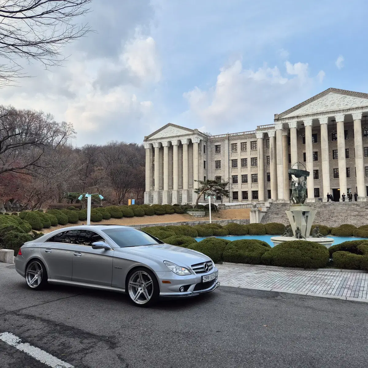 2009년식 cls63amg 은색 판매합니다.