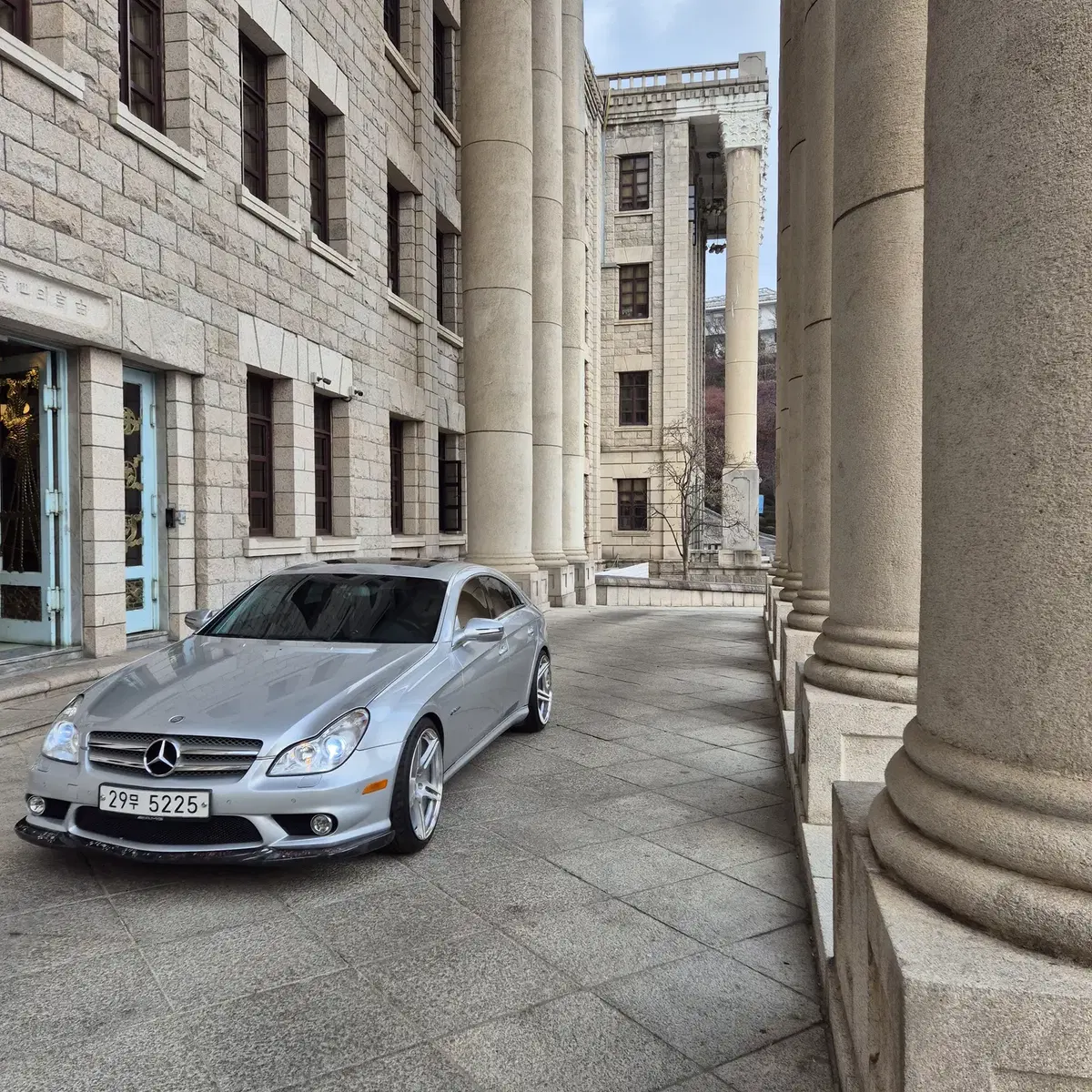 2009년식 cls63amg 은색 판매합니다.