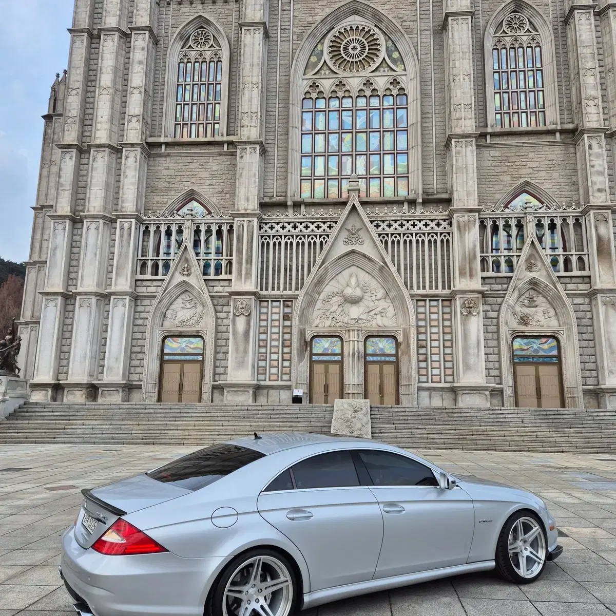 2009년식 cls63amg 은색 판매합니다.