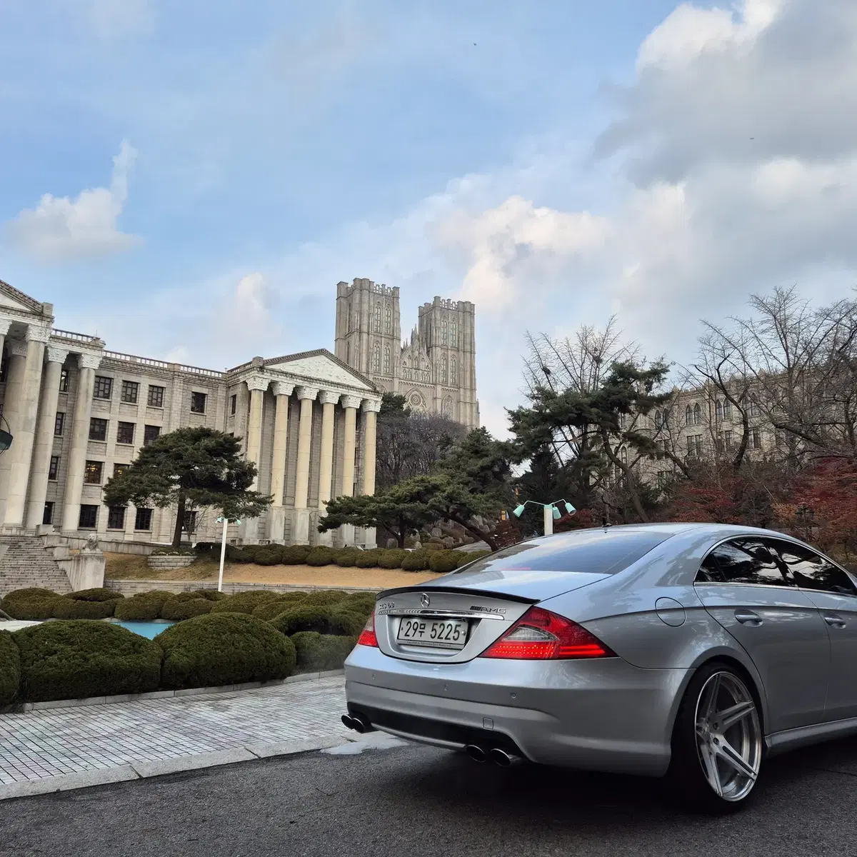 2009년식 cls63amg 은색 판매합니다.