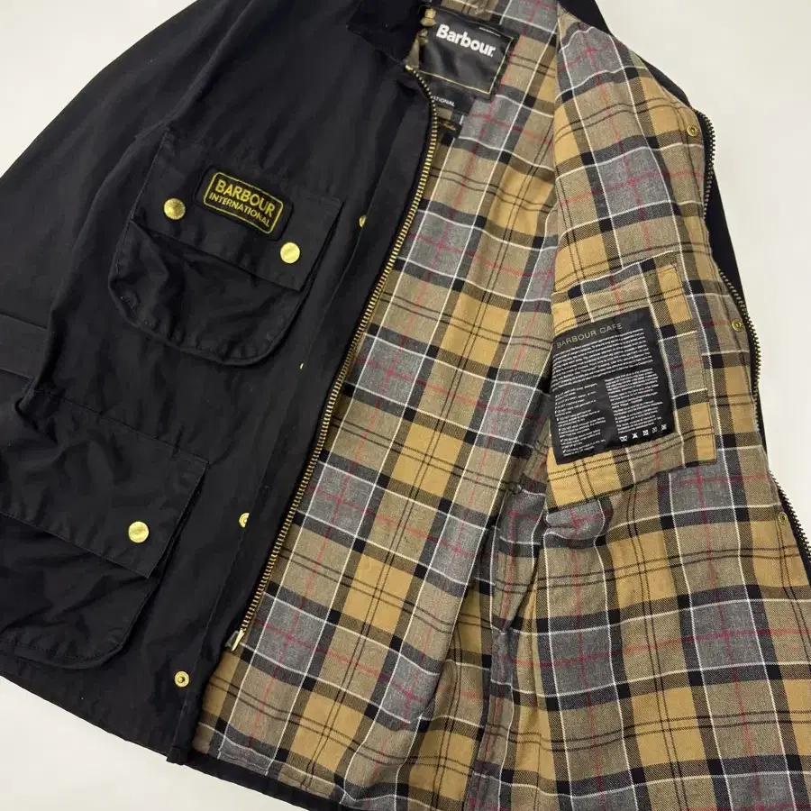 Barbour 바버 인터네셔널 벨티드 왁스자켓 블랙