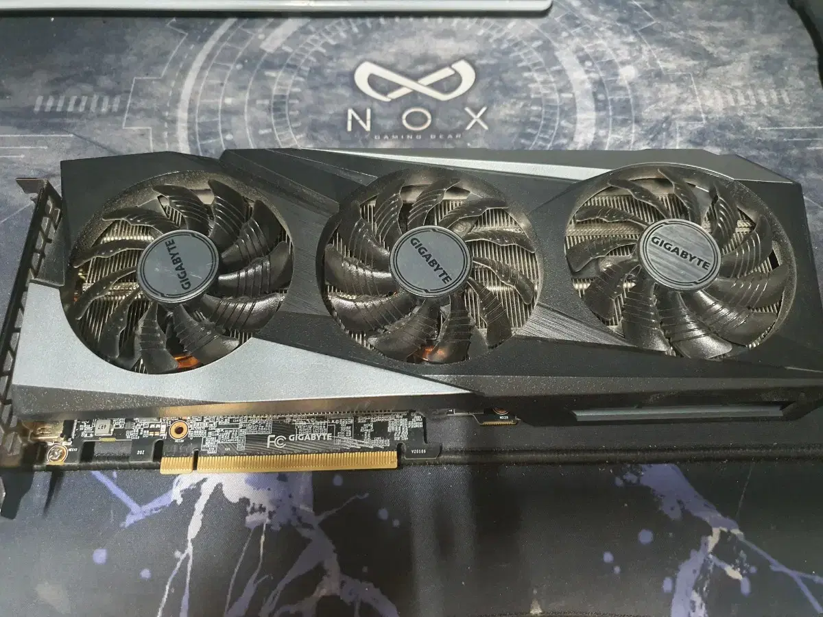 기가바이트 rtx3060 12g 3팬 그래픽카드 팝니다