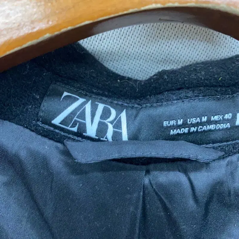 자라 ZARA 클래식 블랙 롱 코트 100 A07517