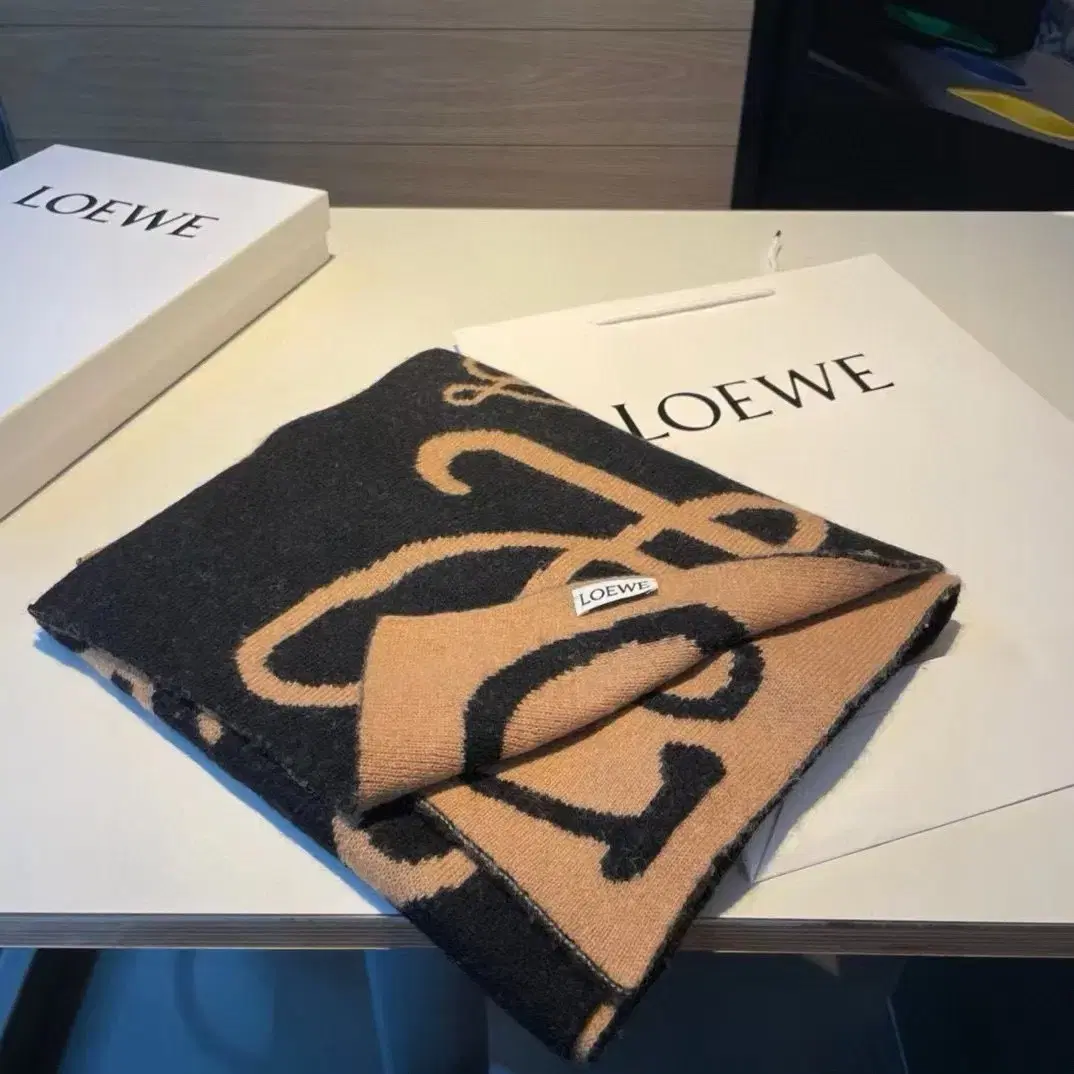 Loewe로에베 스카프