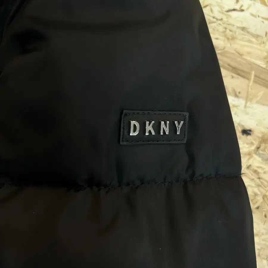 DKNY 패딩