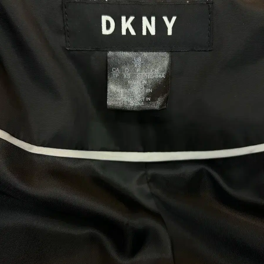 DKNY 패딩