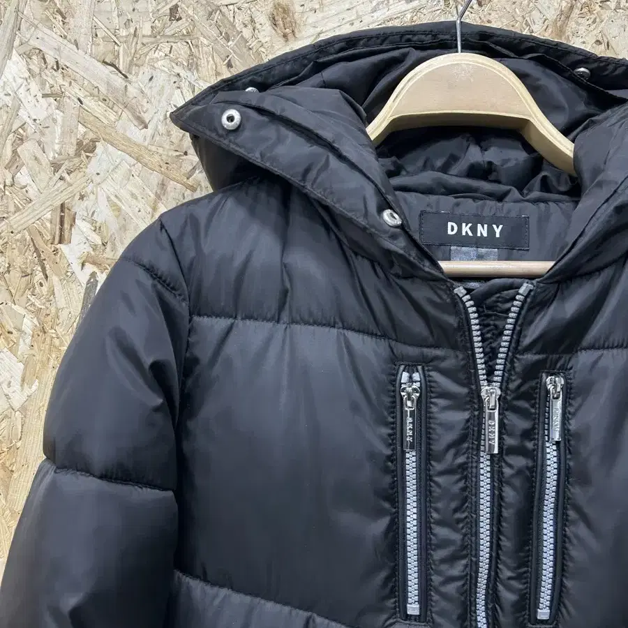 DKNY 패딩