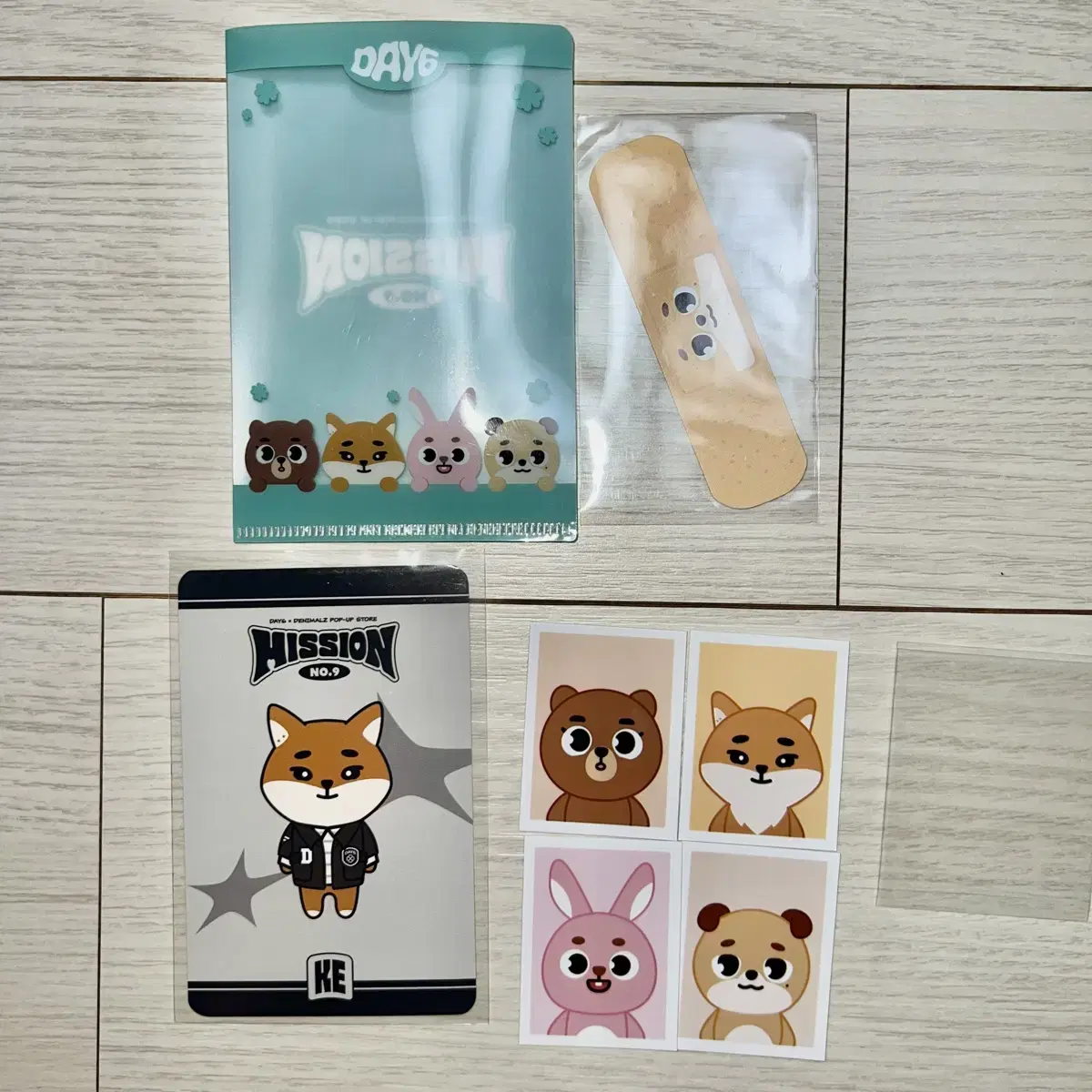 Day 6 popup store Mini L-shaped holder Denimals pre-order benefit bandsticker