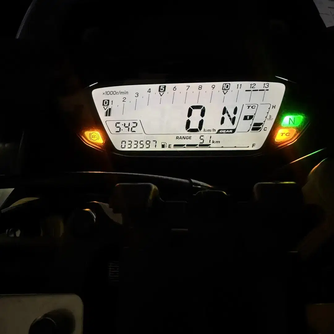 18년식 스즈키 GSX-S1000 신차컨디션 판매합니다.