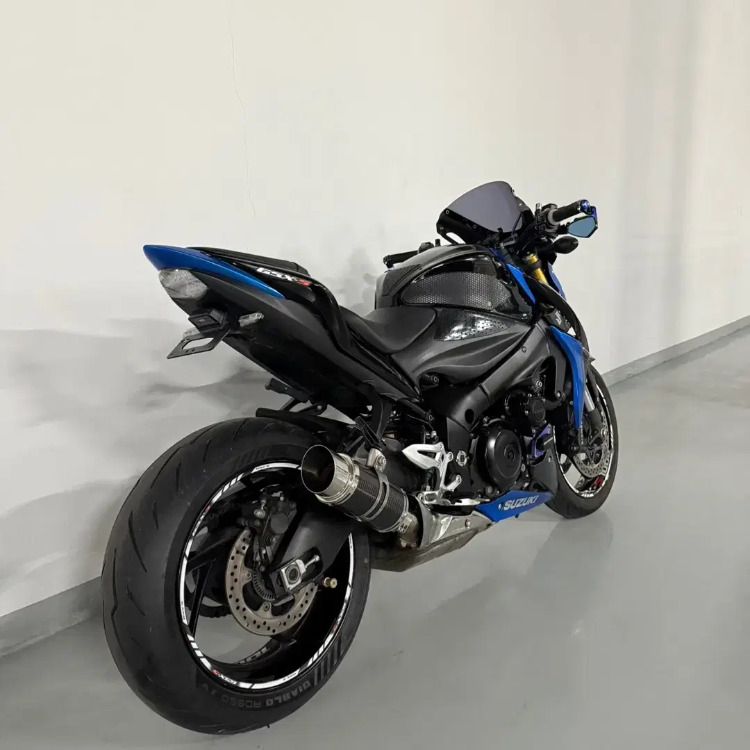 18년식 스즈키 GSX-S1000 신차컨디션 판매합니다.