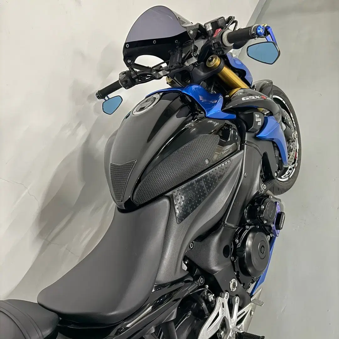 18년식 스즈키 GSX-S1000 신차컨디션 판매합니다.