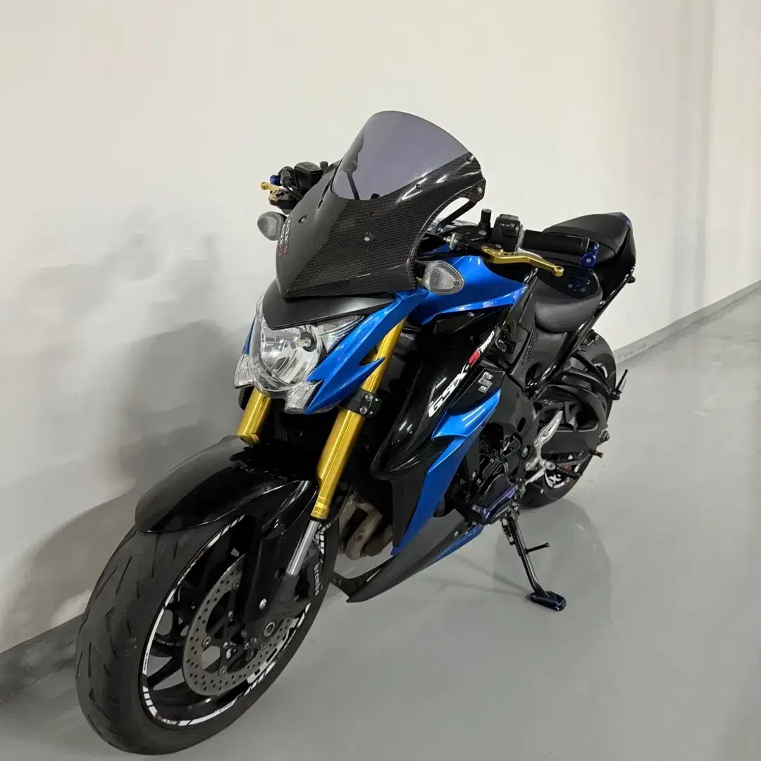 18년식 스즈키 GSX-S1000 신차컨디션 판매합니다.