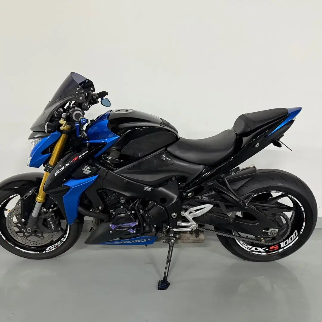 18년식 스즈키 GSX-S1000 신차컨디션 판매합니다.