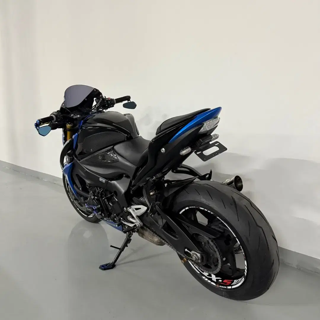 18년식 스즈키 GSX-S1000 신차컨디션 판매합니다.