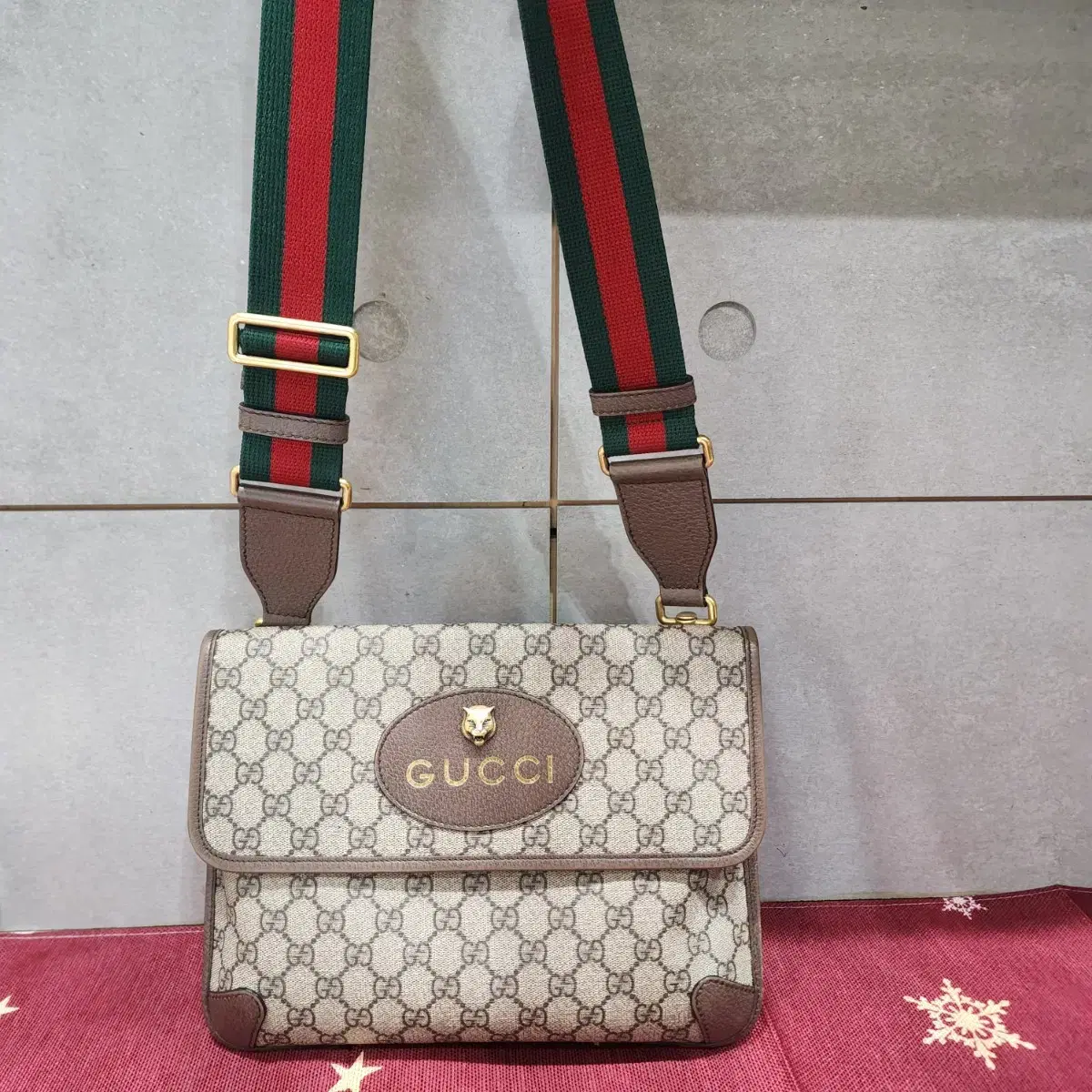 Gucci Neo Vintage GG Supreme Messenger Bag