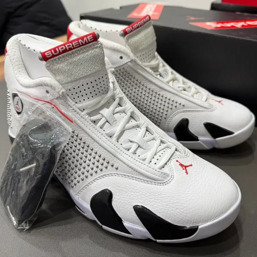 Jordan 14 x Supreme Retro White 275사이즈