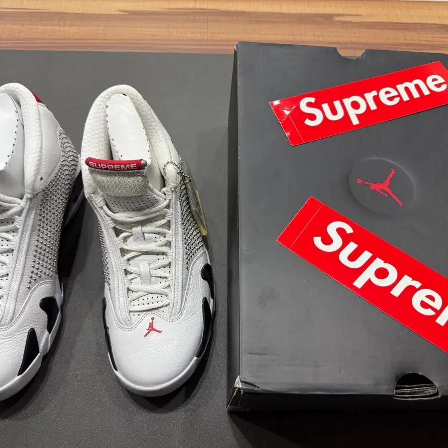 Jordan 14 x Supreme Retro White 275사이즈