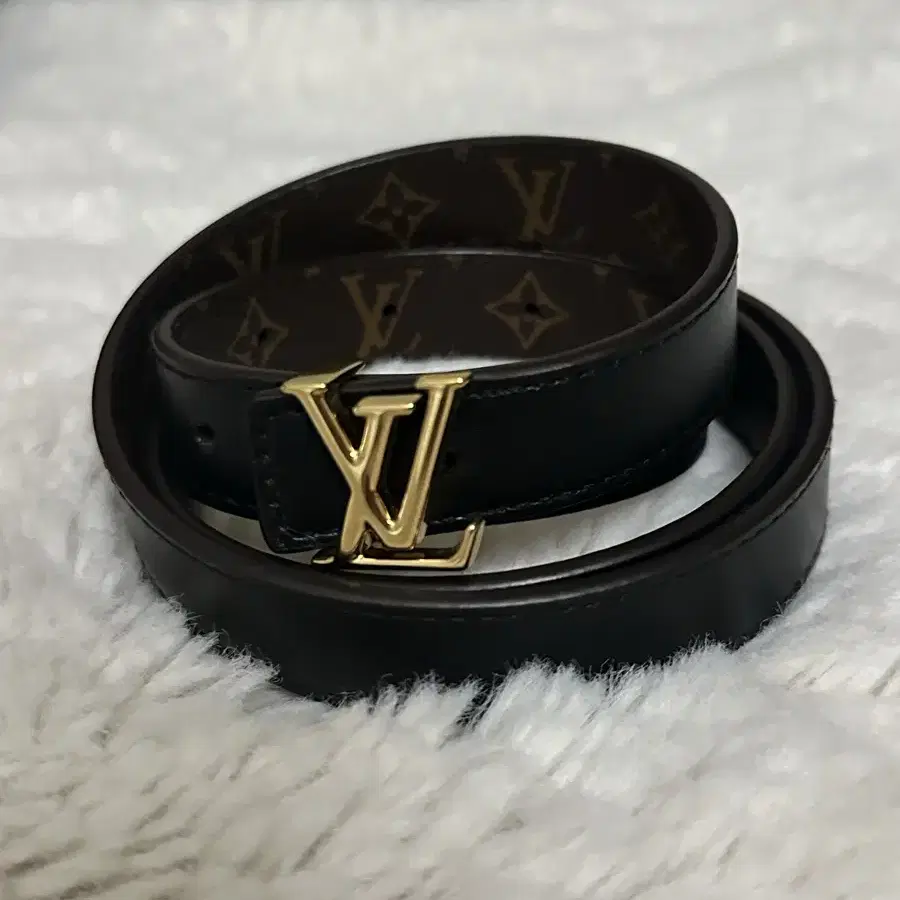 루이비통 LV 아이코닉 20mm 리버서블 벨트 (75사이즈)