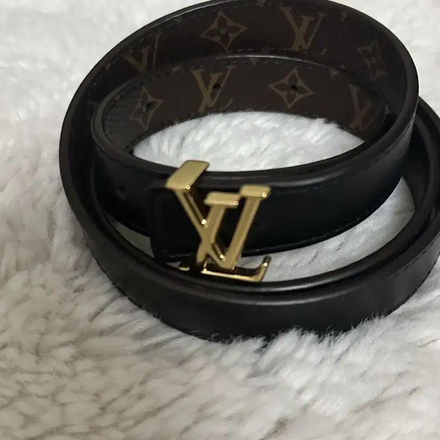 루이비통 LV 아이코닉 20mm 리버서블 벨트 (75사이즈)