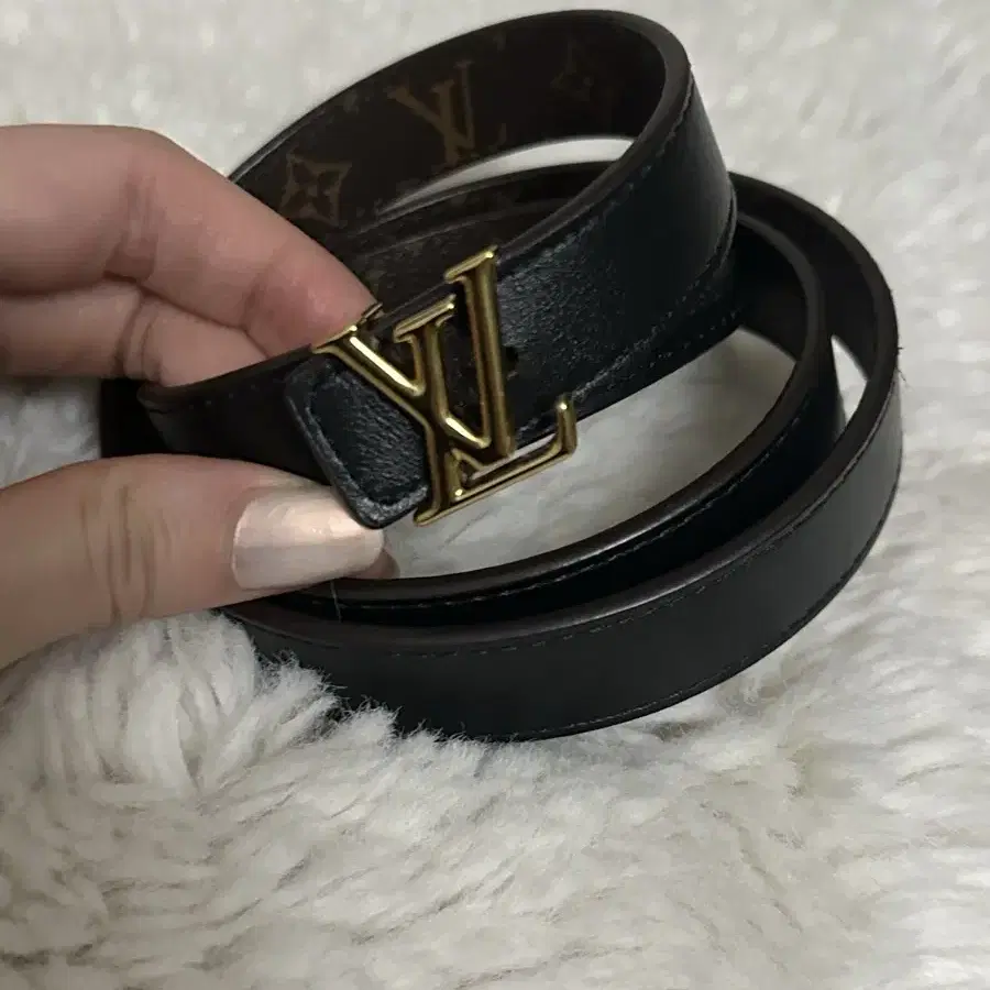 루이비통 LV 아이코닉 20mm 리버서블 벨트 (75사이즈)