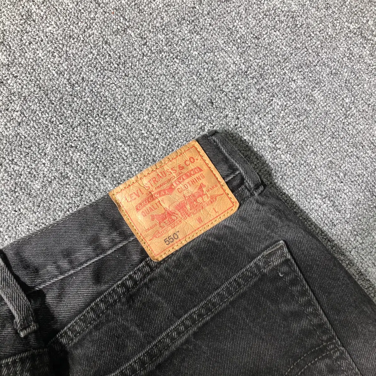 Levis 550 black denim pants (32) OLD6670