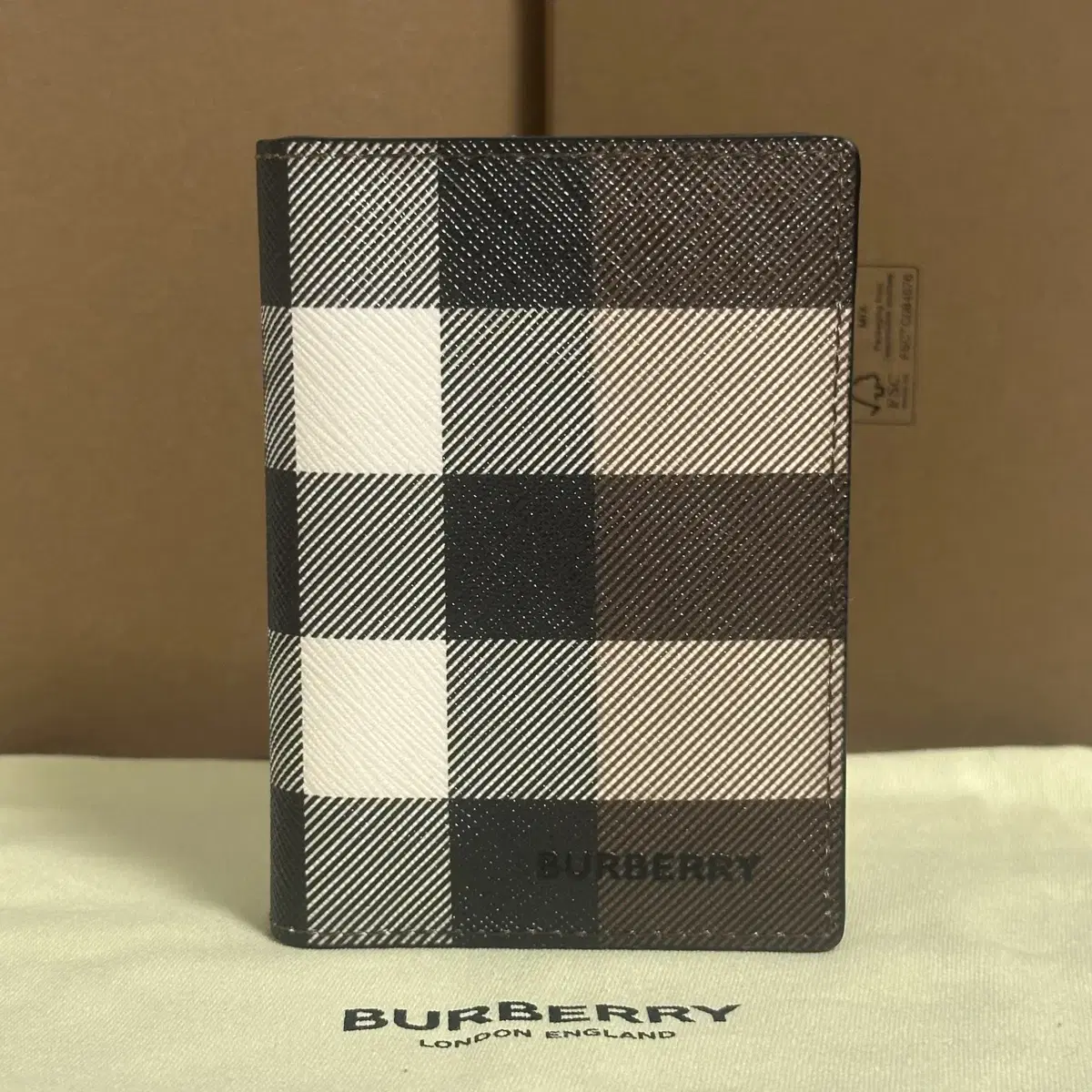 [Fully loaded] Burberry Check and Leather Organizer Kard