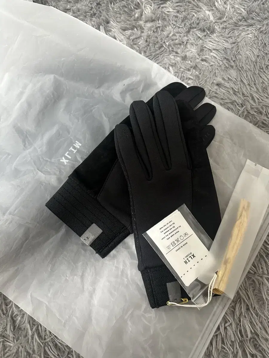 xlim EP.6 01 GLOVES 엑슬림 장갑