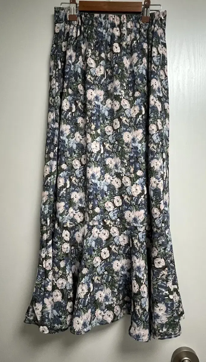 Flower Ruffle Long Skirt